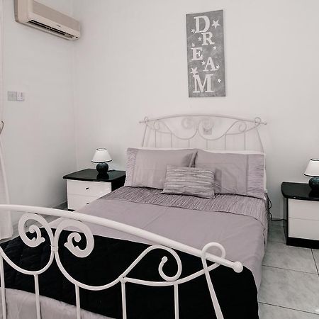 Sue'S Apartment Paphos ภายนอก รูปภาพ