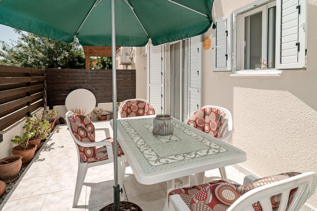 Sue'S Apartment Paphos ภายนอก รูปภาพ