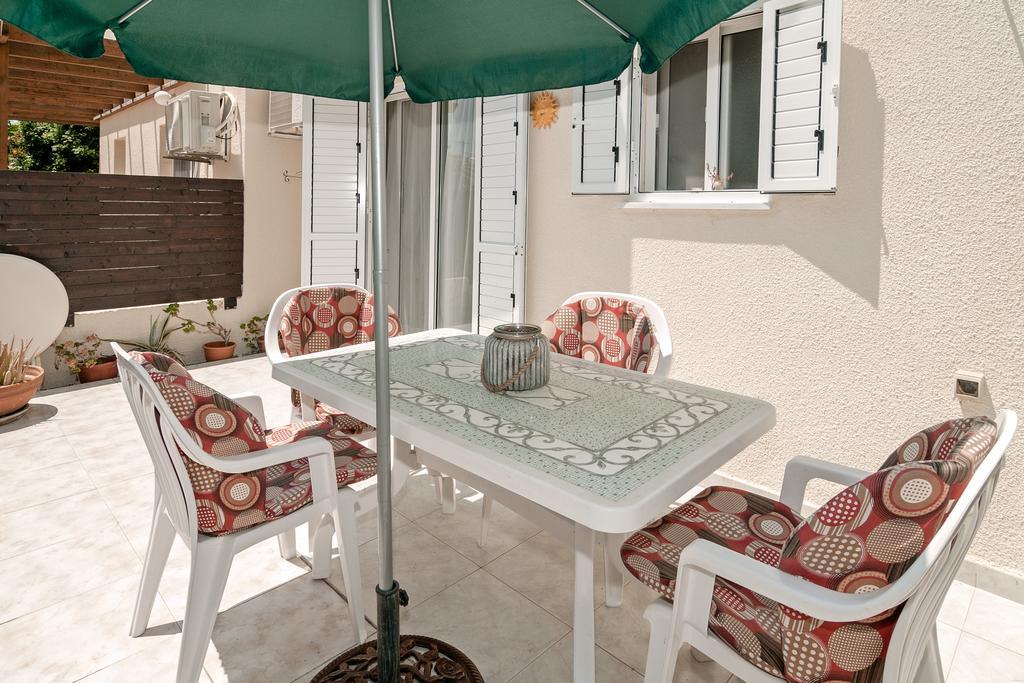 Sue'S Apartment Paphos ภายนอก รูปภาพ