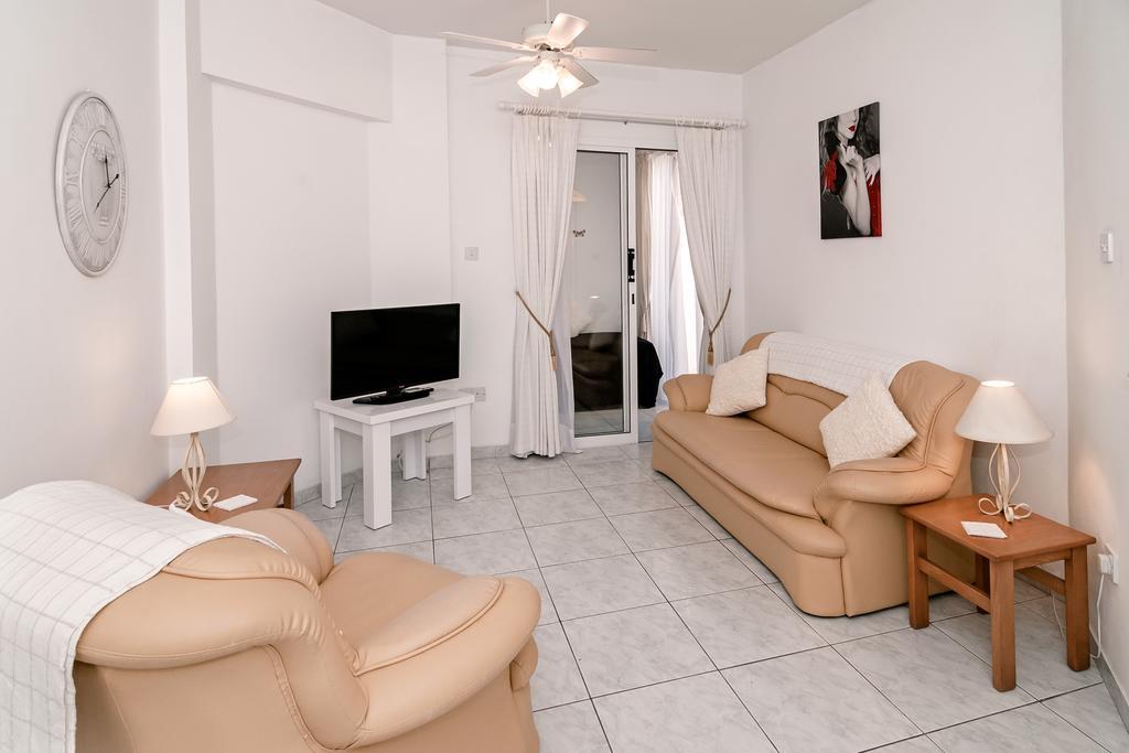 Sue'S Apartment Paphos ภายนอก รูปภาพ