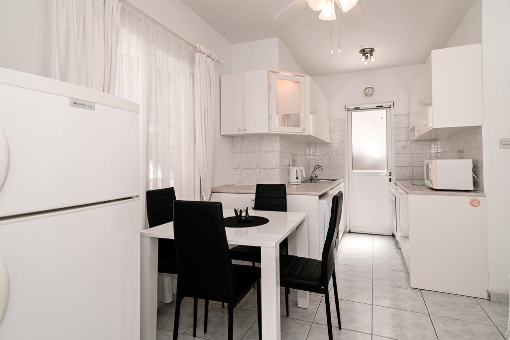 Sue'S Apartment Paphos ภายนอก รูปภาพ