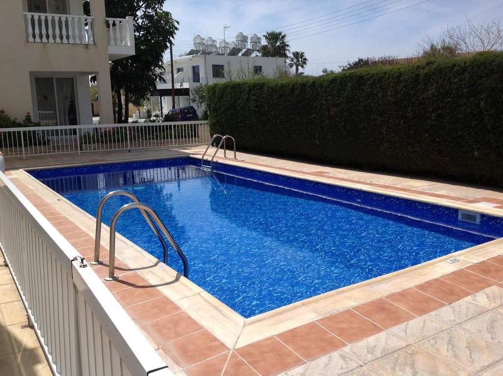 Sue'S Apartment Paphos ภายนอก รูปภาพ