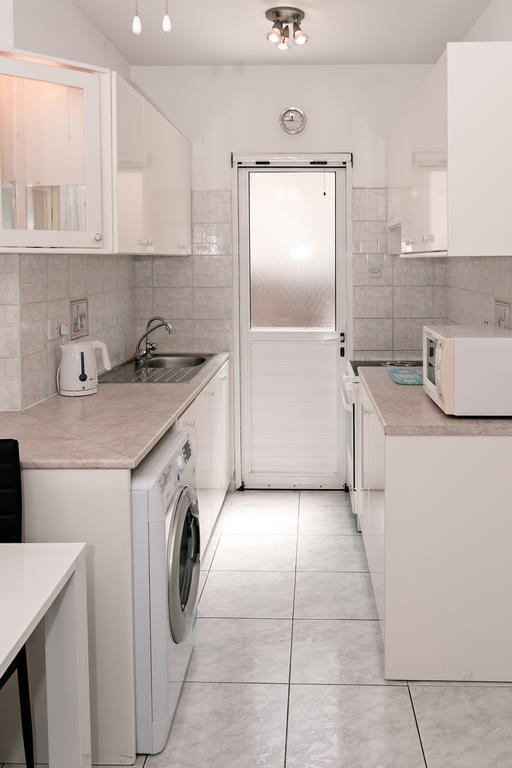 Sue'S Apartment Paphos ภายนอก รูปภาพ