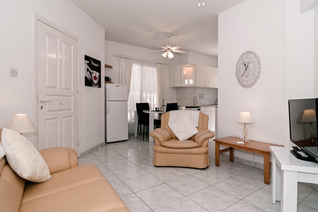 Sue'S Apartment Paphos ภายนอก รูปภาพ