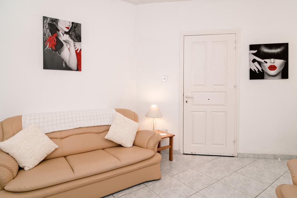Sue'S Apartment Paphos ภายนอก รูปภาพ