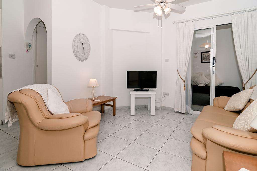 Sue'S Apartment Paphos ภายนอก รูปภาพ