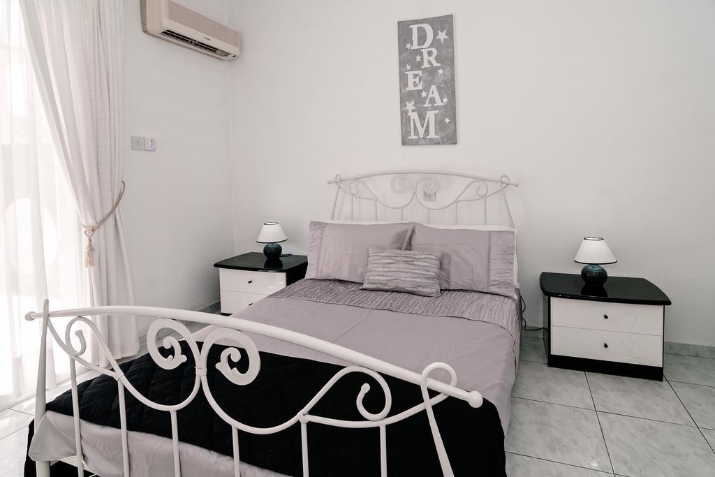 Sue'S Apartment Paphos ภายนอก รูปภาพ